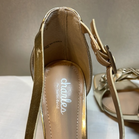 CHARLES BY CHARLES DAVID Strappy Gold Heels Flower Embellished - Size 8.5 - Picture 8 of 10